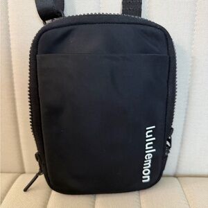 lululemon athletica crossbody/belt bag- gender neutral for a man or woman